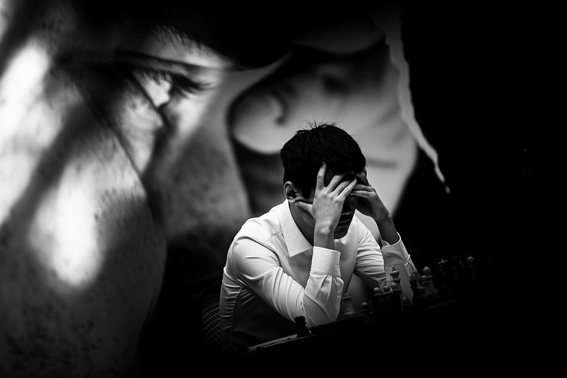 Ding presses, but match still tied. Photo by Anna Shtourman
