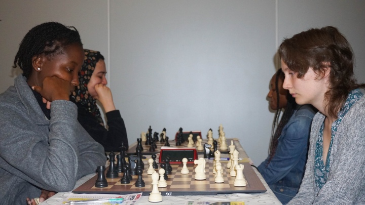 Kenya’s Wanjiru Kimani plays WGM Josefine Heinemann of Germany
in Round 1 of the Kenya Chess Open. Photo by Chess Kenya